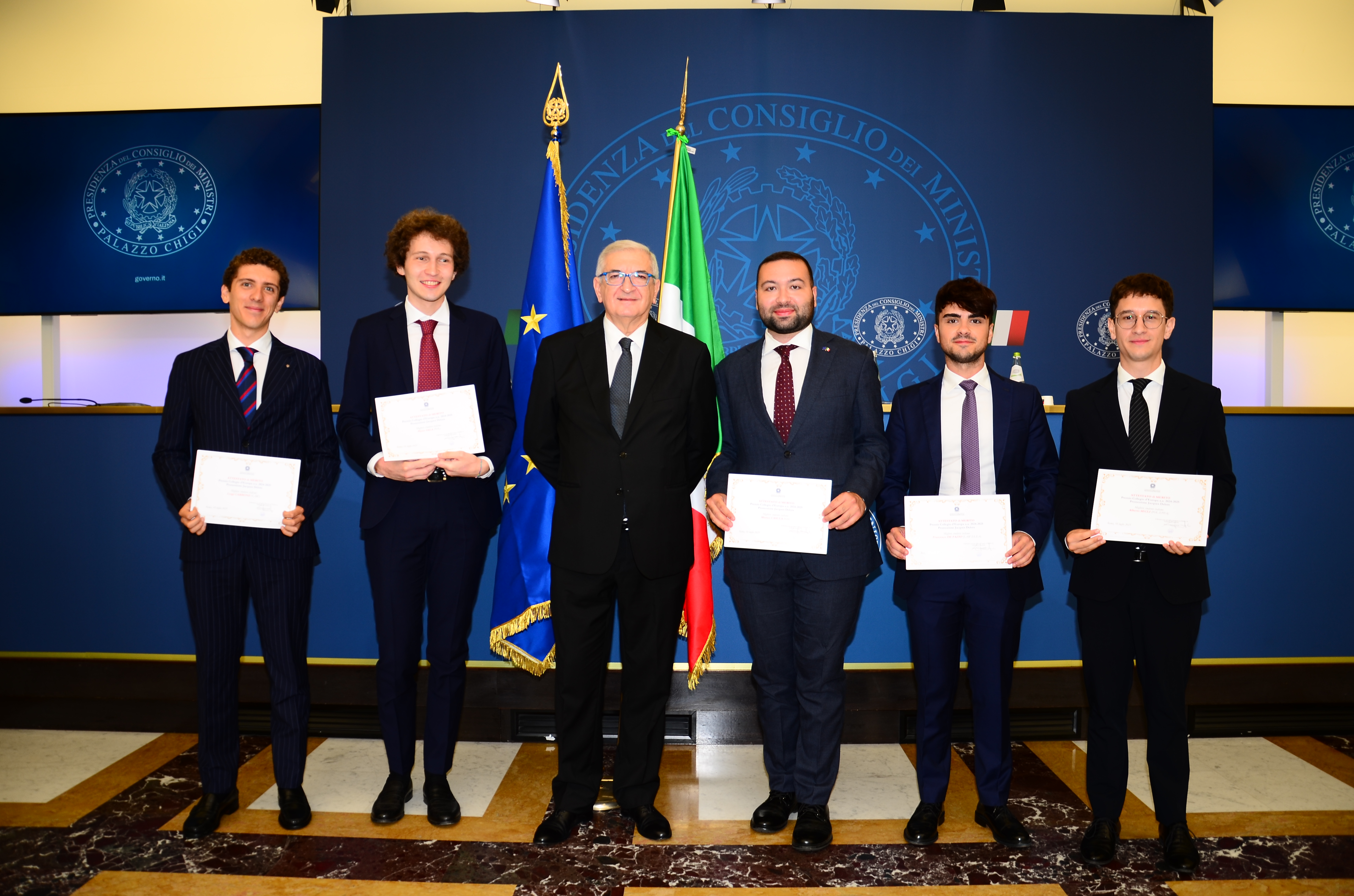 Collegio d'Europa, premiati gli studenti italiani più meritevoli dell'anno accademico 2024-2025